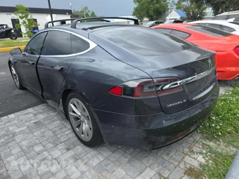 2016 Tesla Model S 90D - miniatura 2