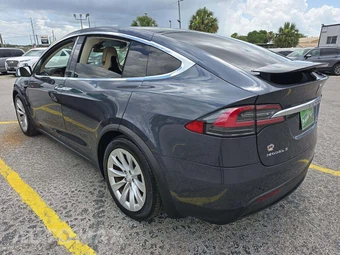 2016 Tesla Model X 75D - miniatura 2