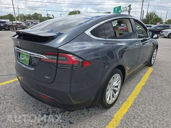 2016 Tesla Model X 75D - miniatura 3