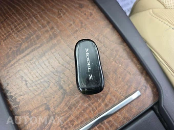 2016 Tesla Model X 75D - miniatura 8