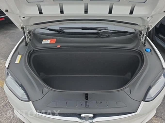 2016 Tesla Model X 75D - miniatura 18