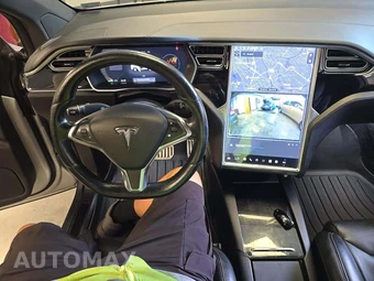 2016 Tesla Model X 75D – miniatura 10