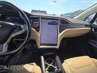2016 Tesla Model X 90D – miniatura 11