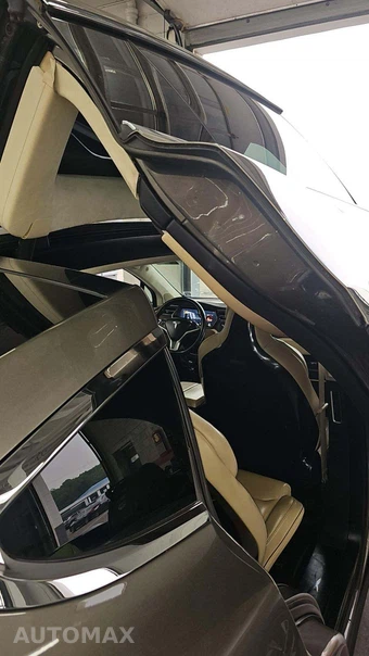 2016 Tesla Model X 90D – miniatura 32