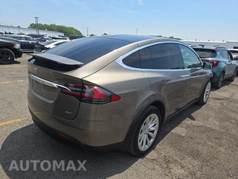 2016 Tesla Model X 90D – miniatura 4