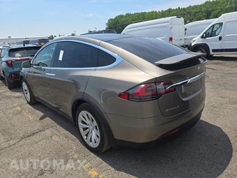 2016 Tesla Model X 90D – miniatura 6