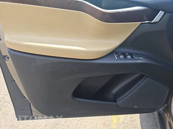 2016 Tesla Model X 90D – miniatura 9
