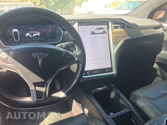 2016 Tesla Model X 90D – miniatura 11