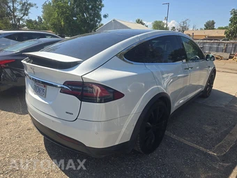 2016 Tesla Model X 90D – miniatura 4