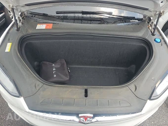 2016 Tesla Model X 90D - miniatura 16