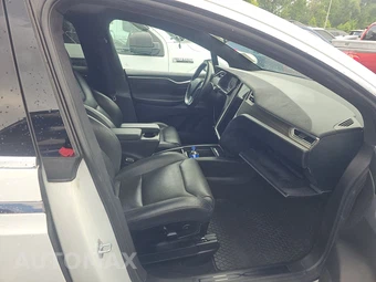 2016 Tesla Model X 90D - miniatura 8