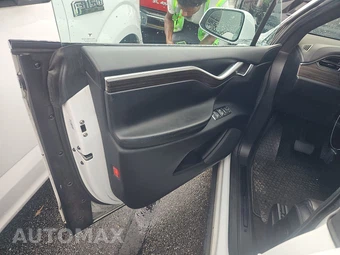 2016 Tesla Model X 90D - miniatura 9