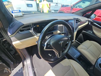 2016 Tesla Model X 90D - miniatura 11