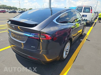 2016 Tesla Model X 90D - miniatura 4