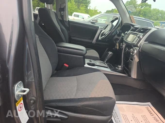 2016 Toyota 4Runner SR5 – miniatura 8