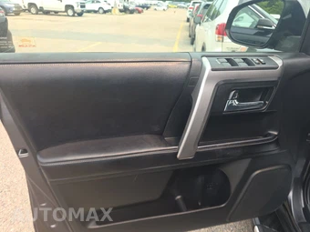 2016 Toyota 4Runner SR5 – miniatura 9