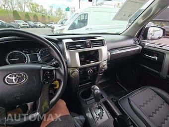 2016 Toyota 4Runner SR5 – miniatura 10