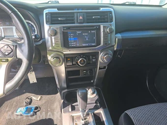 2016 Toyota 4Runner SR5 - miniatura 10