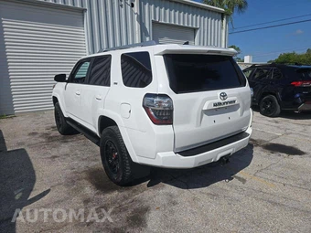 2016 Toyota 4Runner SR5 - miniatura 2