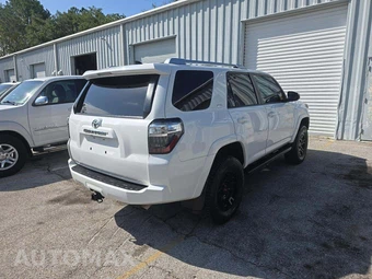2016 Toyota 4Runner SR5 - miniatura 3