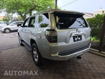 2016 Toyota 4Runner SR5 - miniatura 2