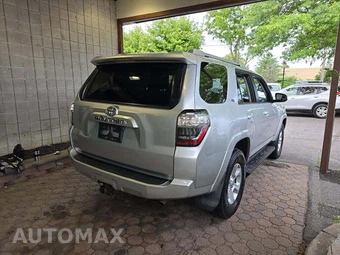 2016 Toyota 4Runner SR5 - miniatura 3