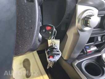 2016 Toyota 4Runner SR5 - miniatura 8