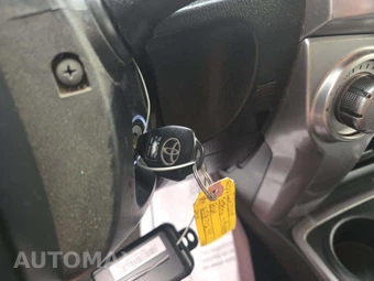 2016 Toyota 4Runner SR5 – miniatura 8