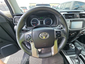2016 Toyota 4Runner SR5 – miniatura 10