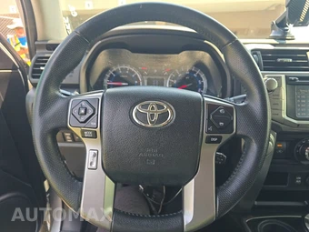 2016 Toyota 4Runner SR5 – miniatura 10