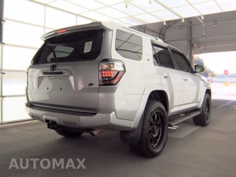 2016 Toyota 4Runner SR5 – miniatura 4