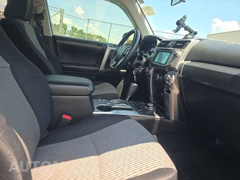 2016 Toyota 4Runner SR5 – miniatura 8