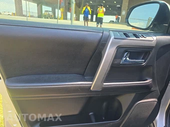 2016 Toyota 4Runner SR5 – miniatura 9