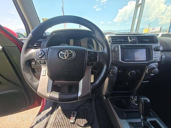 2016 Toyota 4Runner SR5 – miniatura 10