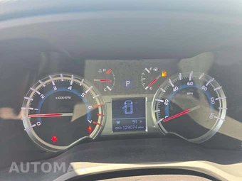 2016 Toyota 4Runner SR5 – miniatura 9