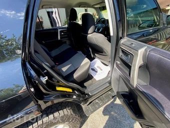 2016 Toyota 4Runner SR5 - miniatura 9