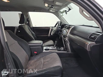 2016 Toyota 4Runner SR5 - miniatura 8