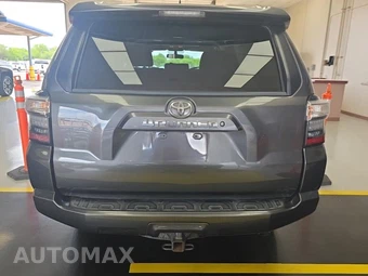 2016 Toyota 4Runner SR5 – miniatura 5