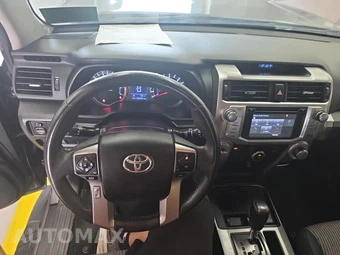 2016 Toyota 4Runner SR5 – miniatura 8