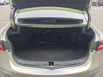 2016 Toyota Avalon XLE – miniatura 16