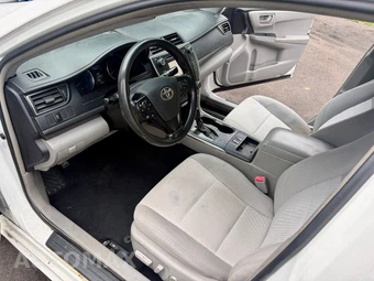 2016 Toyota Camry Hybrid LE - miniatura 9