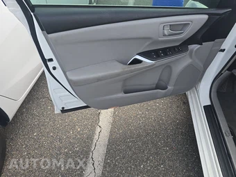 2016 Toyota Camry Hybrid LE - miniatura 9