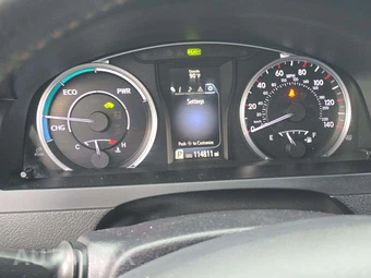 2016 Toyota Camry Hybrid SE - miniatura 9