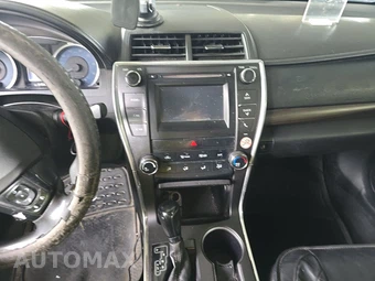 2016 Toyota Camry LE - miniatura 11