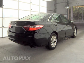 2016 Toyota Camry LE - miniatura 4