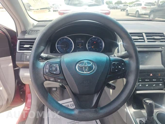 2016 Toyota Camry LE – miniatura 10