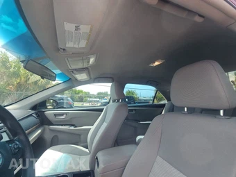2016 Toyota Camry LE – miniatura 17