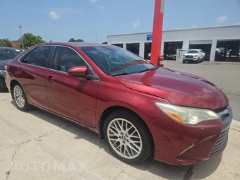 2016 Toyota Camry LE – miniatura 3