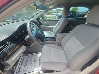 2016 Toyota Camry LE – miniatura 7