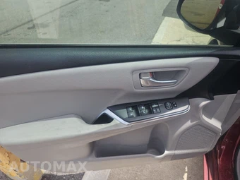 2016 Toyota Camry LE – miniatura 9